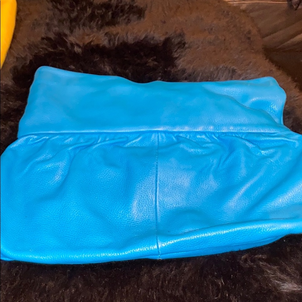 POP OF COLOR - Picture 2 of 4